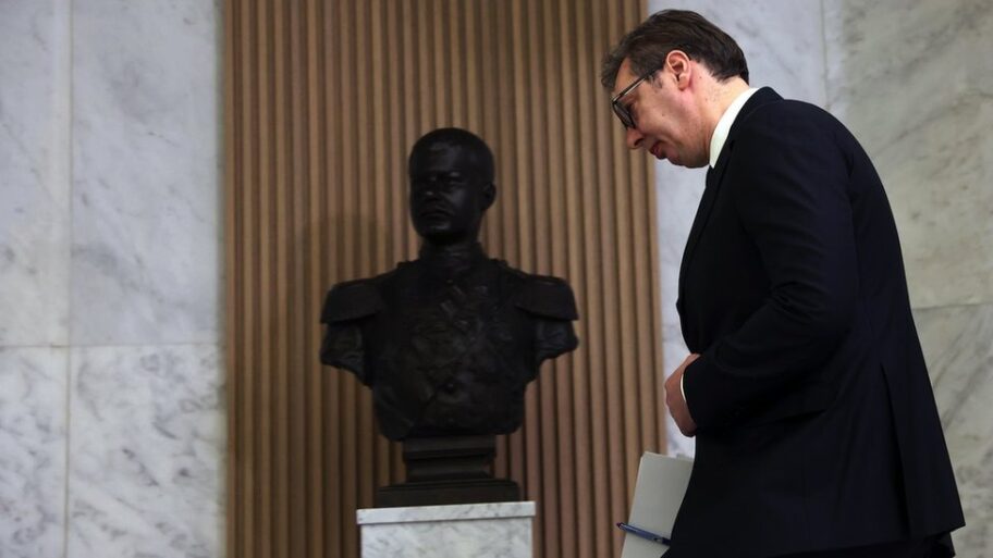 128384154 b14002bd e351 41d1 81c4 4f777ba2429d