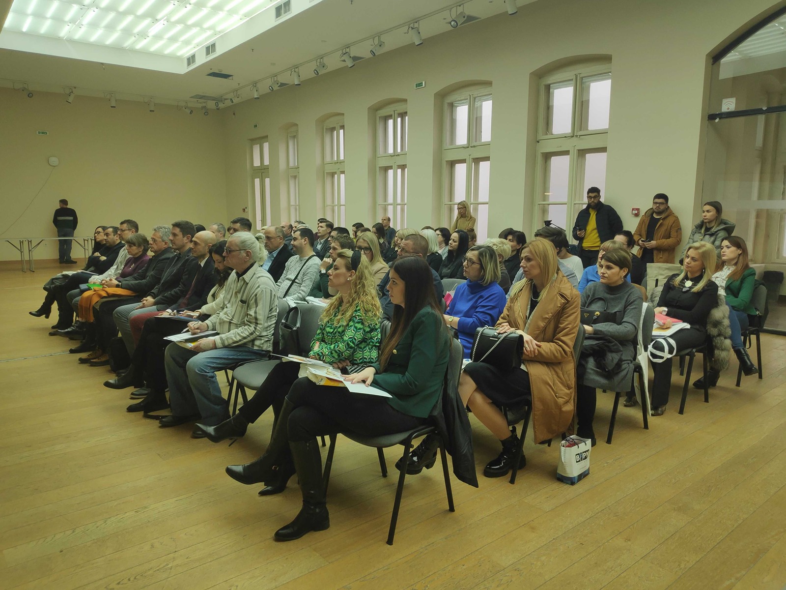 poverenik, diskusija