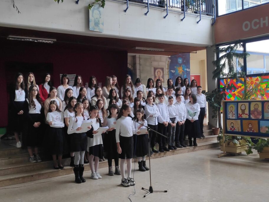 "Uskliknimo s ljubavlju" - kako su osnovci jedne niške škole proslavili školsku slavu Svetog Savu 4 kole rasic priredba