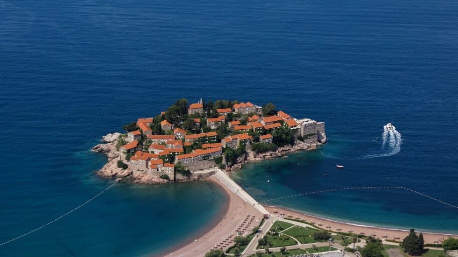 Kultura, Balkan: Sveti Stefan, partizansko groblje u Mostaru i vodenice na Bistrici deo su ugrožene baštine, navodi Evropa Nostra 10 128429632 cultural landscape of sveti stefan patrovii montenegro 52637066711 o
