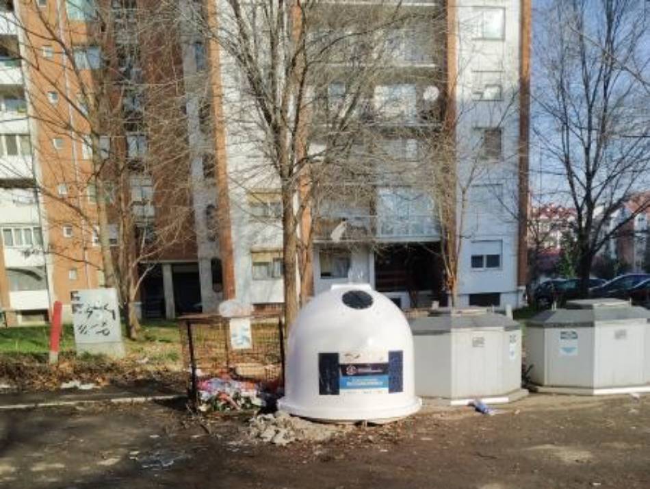 Kontejner za staklo 1