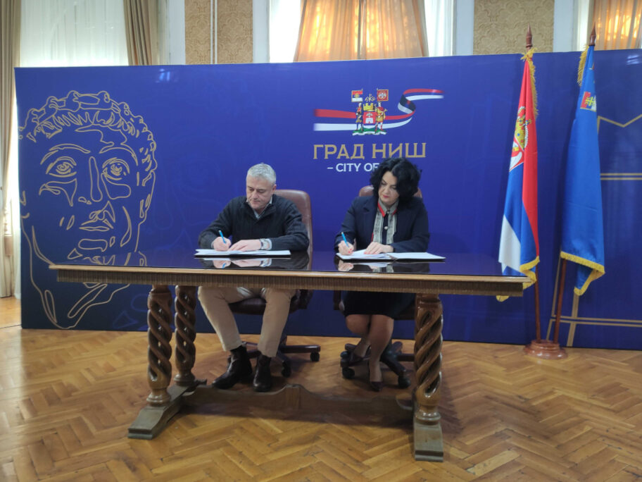 predrag danilovic i dragana sotirovski potpisivanje ugovora gradska kuca nis foto ljubica jocic