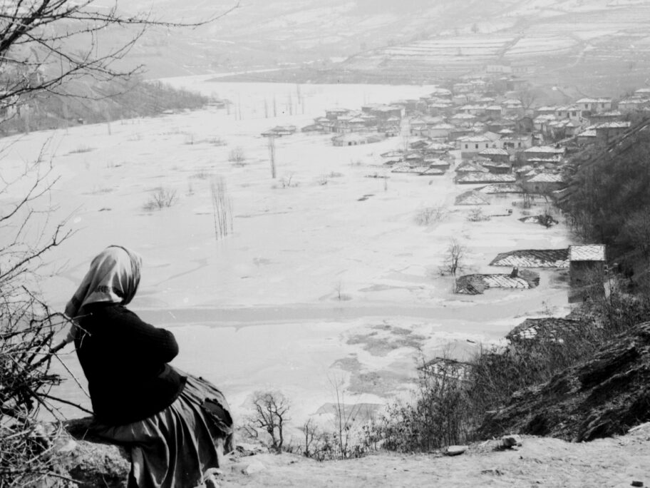 Pogled na potopljeno selo Zavoj