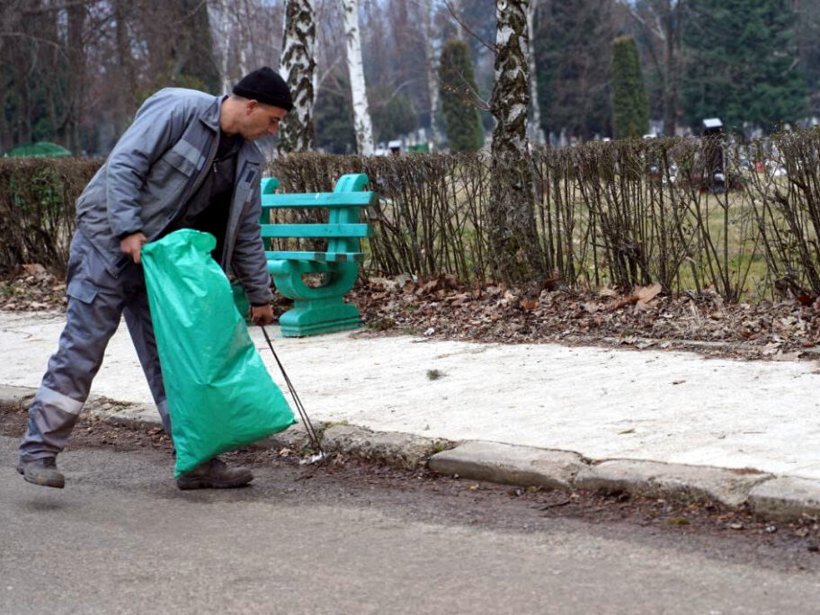 Novo groblje ciscenje pred Zadusnice foto FB Dragana Sotirovski