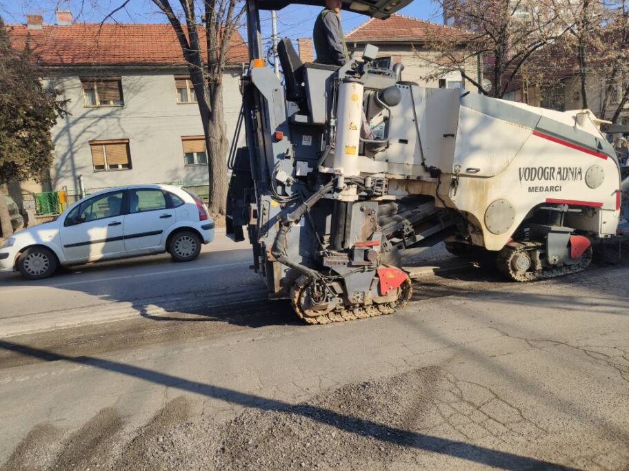 Za tromesečno održavanja puteva u Nišu "Vodogradnja" i "Trace" dobili skoro 120 miliona dinara 9 Vodogradnja Medjarci 1