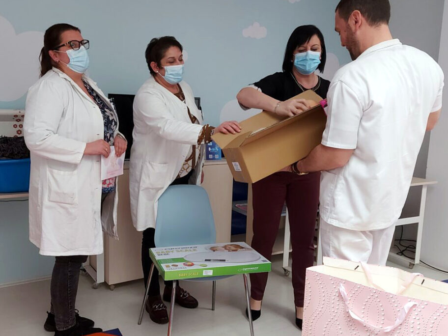 Donacija za Skolu roditeljstva foto Dom zdravlja Nis