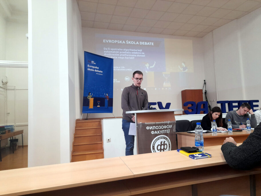Mladi u Nišu debatovali o tome da li su algoritmi na društvenim mrežama korisni i tako vežbali ovu veštinu 5 Debata Filozofski 2 foto JV Lana Stanisavljevic