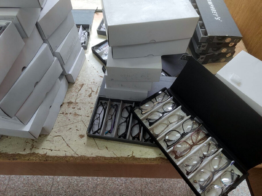 Skoro 1.400 okvira za naočare za vid zaplenjeno na Gradini 11 Zaplena okvira za naocare foto Uprava carina