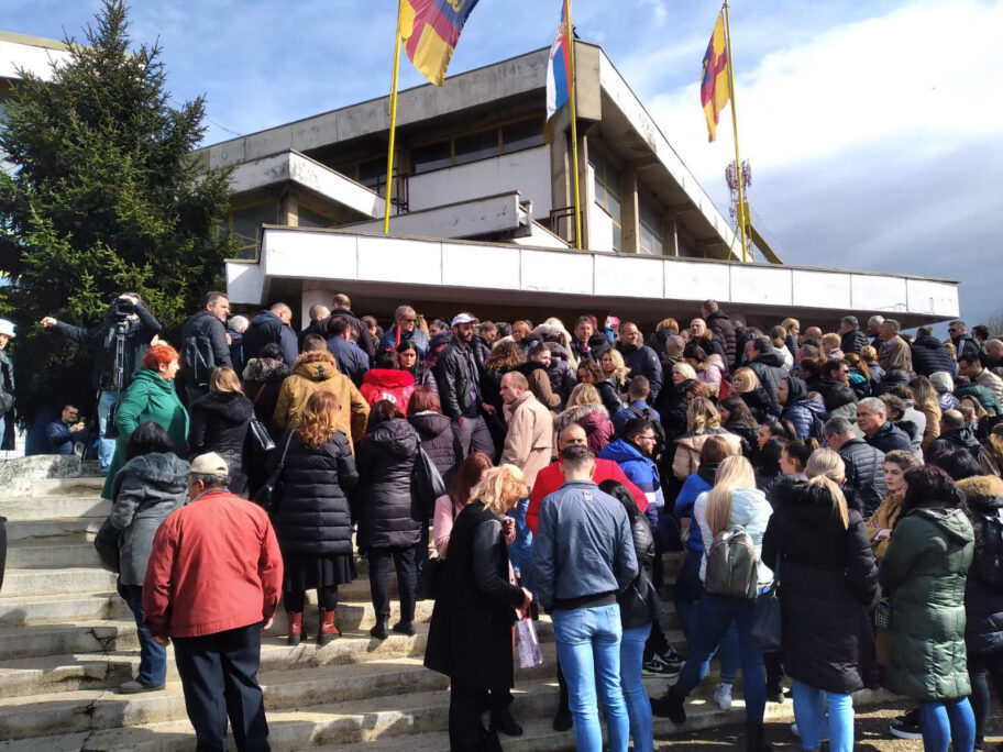 Vučić u Vranju obećao veće plate i ulaganja u jug Srbije, pa pozvao građane da se priključe novom pokretu 3 Vucic 2