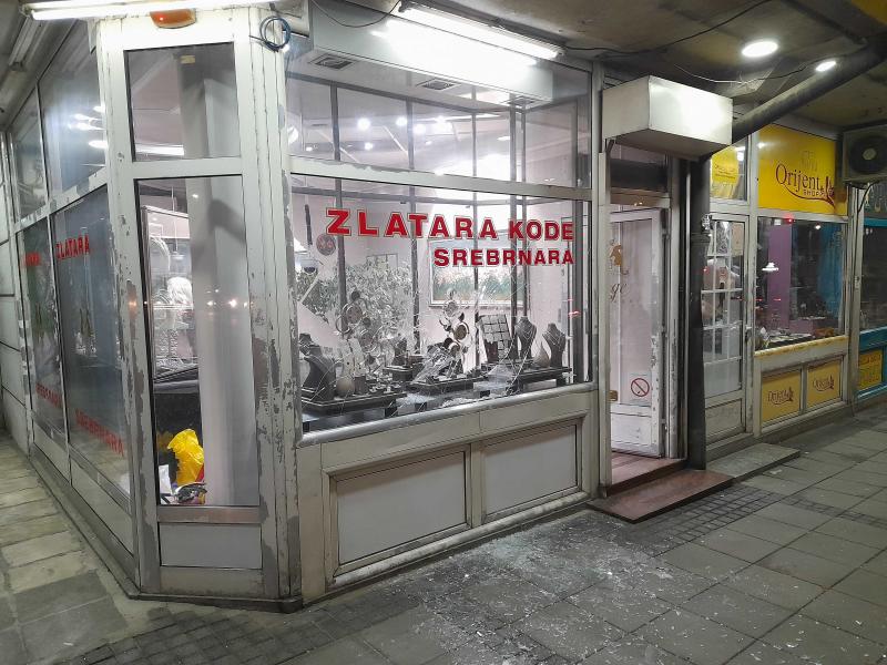 Krivična prijava maloletniku zbog pljačke zlatare u centru Leskovca 16 800x600 zlatara leskovac m m