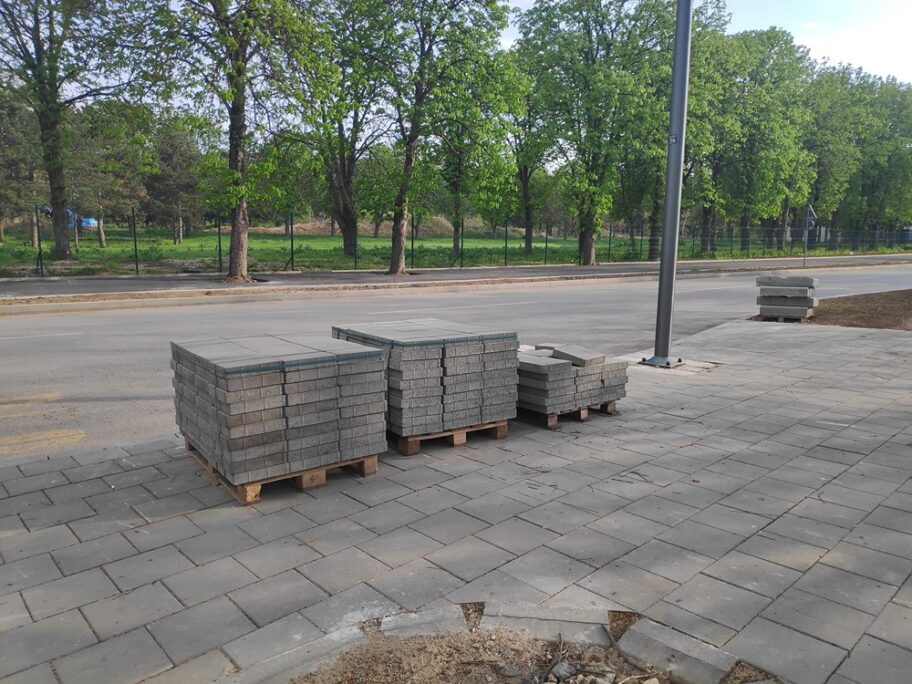 Ulica vojvode Putnika u Nišu još nezavršena i bez upotrebne dozvole, asfalt već propada 8 putnika vojvode 17