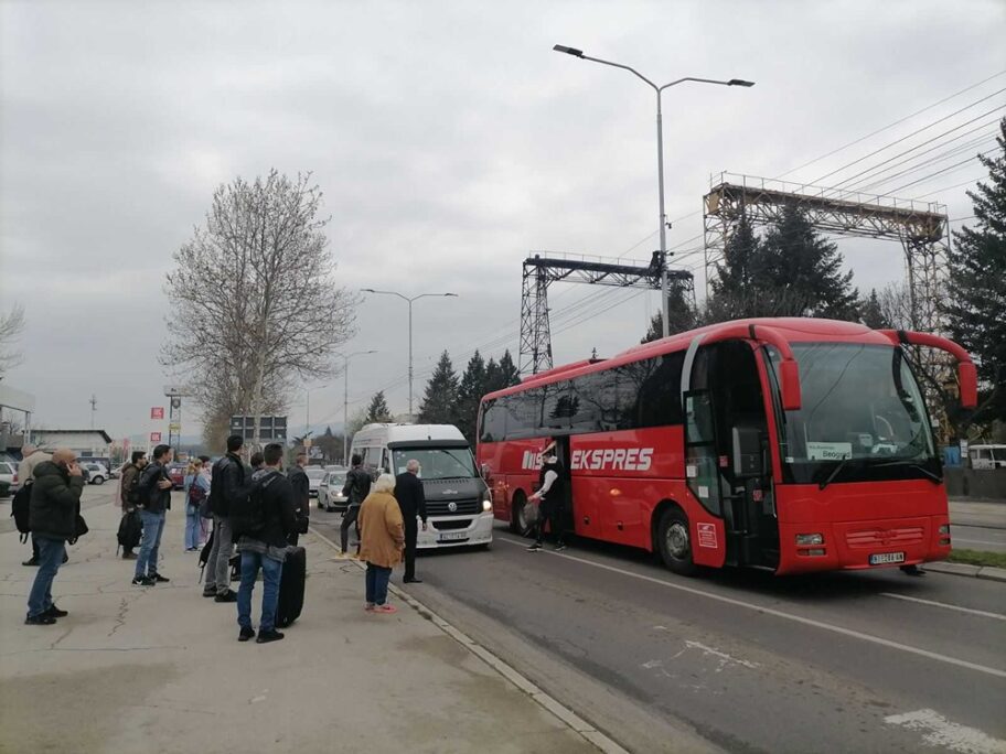 Autobus iz Niša za Beograd nije stigao ni do auto-puta zbog kvara, iz "Niš ekspresa" kažu - saobraćaj je živa stvar 6 nis ekspres kvar 1