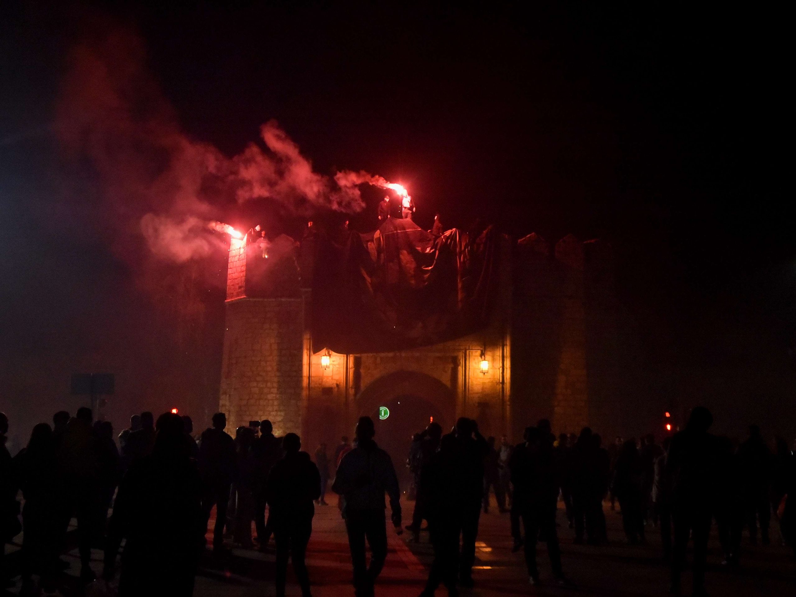 tvrdjava, baklje, koncert meraklija, Nis, foto Jelena Misic