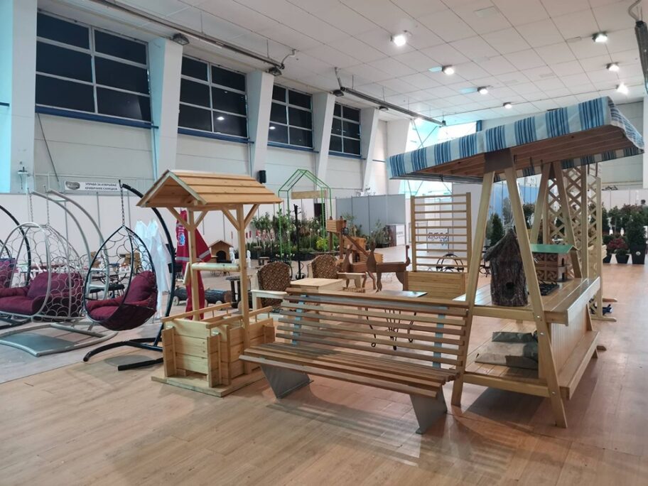 Niški zatvorenici na međunarodnom sajmu nagrađeni za parkovski mobilijar koji su napravili 17 FOTO UIKS parkovski program KPZ Nis 1