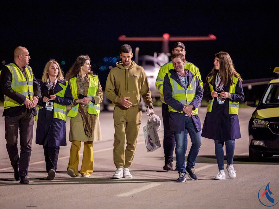Djokovic sleteo u Nis april 2023 slika1 foto FB Aerodrom Nis Konstantin Veliki