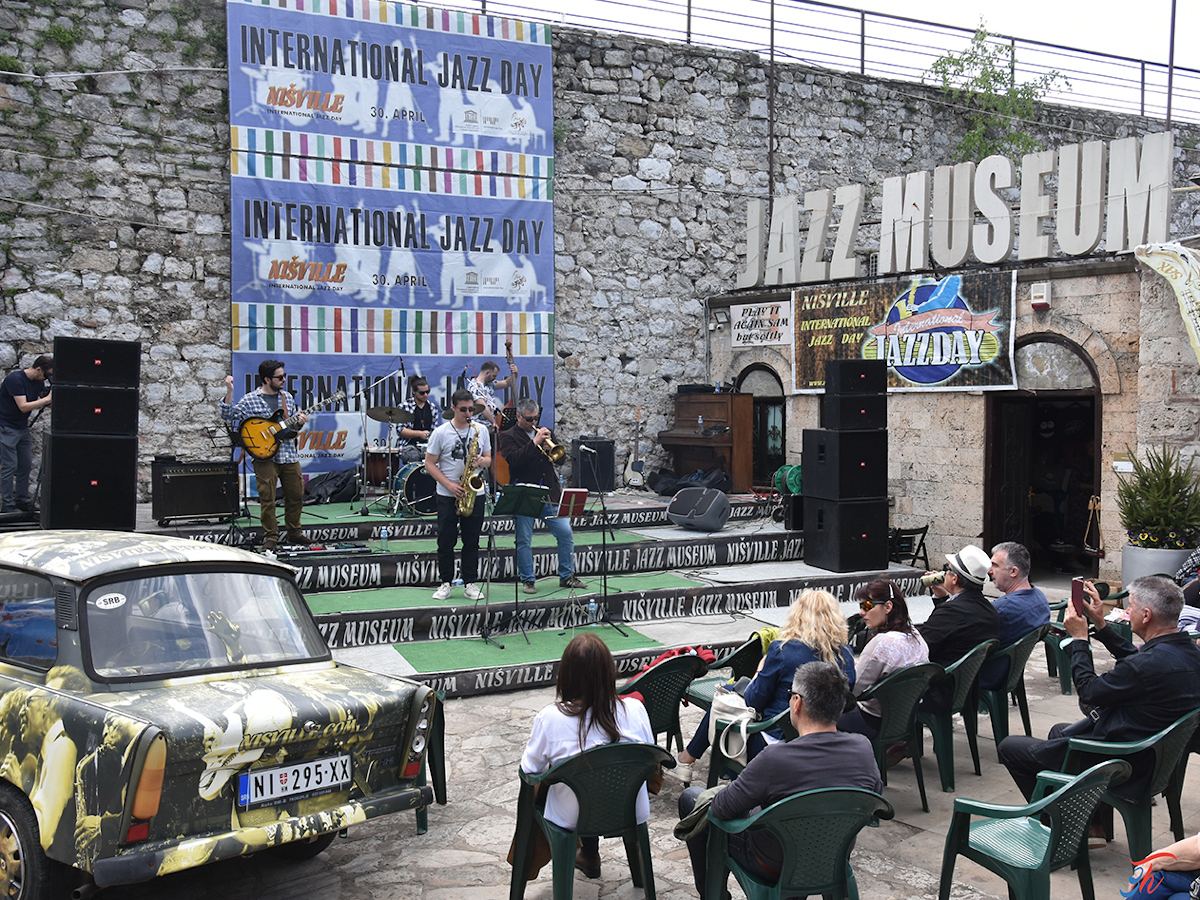 Nisvil koncert muzej foto Nisvil