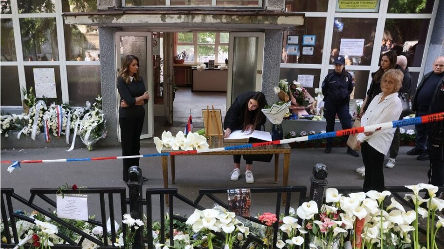 129639644 5b9f2ca5b81975be0fdfc21448a220f9dc0b3dbe