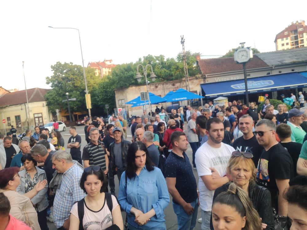 Protest beli vrh (3)