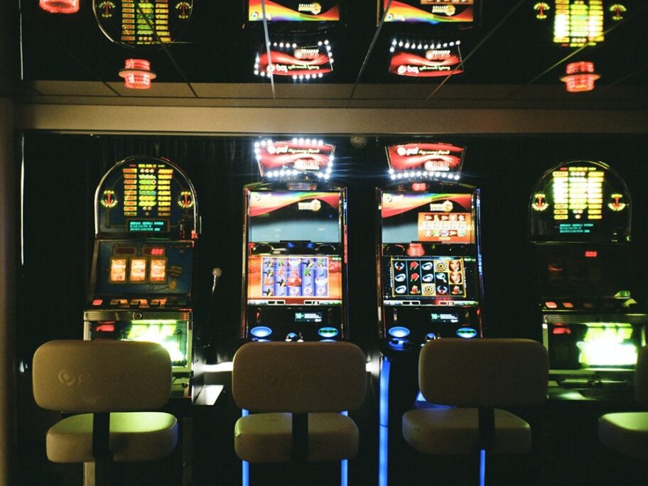 Patološko kockanje - skoro 100 kartona sa tom šifrom u Nišu, a ekspanzija kladionica 8 kockanje pexels