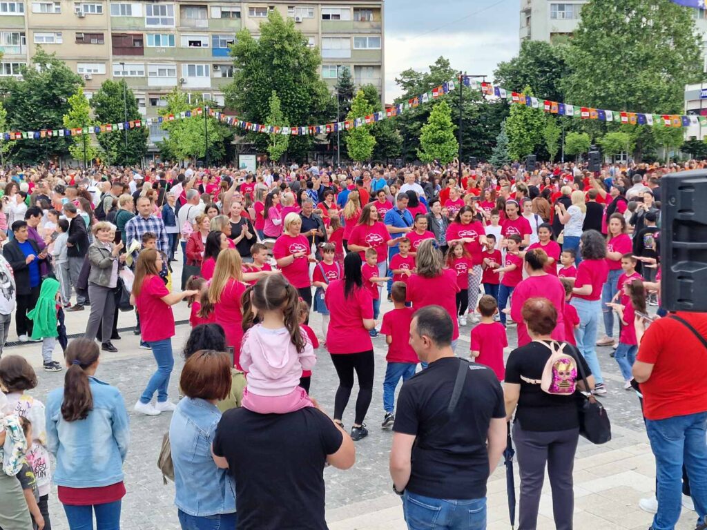 Ples i smeh predškolaca ukrasili leskovački Trg na manifestaciji "Razigrane ulice" 1 IMG 2e06ca7cb1f62a417418fc1bb7f27f0b V