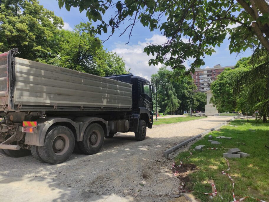 Park na Trgu kralja Aleksandra dobija nove staze i više zelenila 15 trg kralja aleksandra scaled