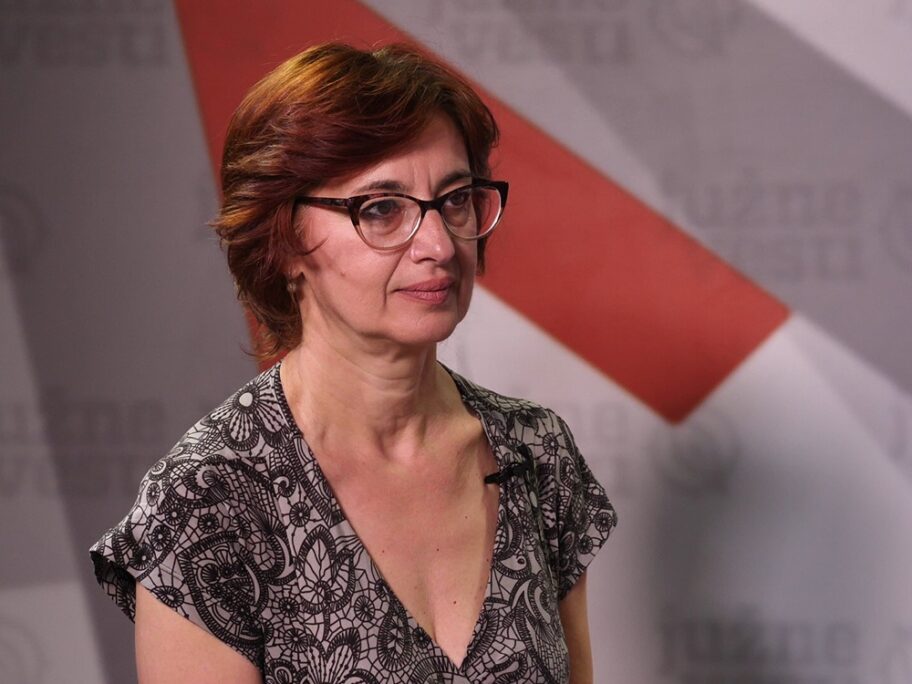 Synced Sequence 00 00 21 07 Still002