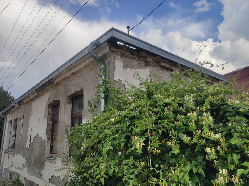 Urušava se kuća, ugrožena bezbednost Nišlija, iz nadležne Uprave ćute 1 Urusena kacu problem 5