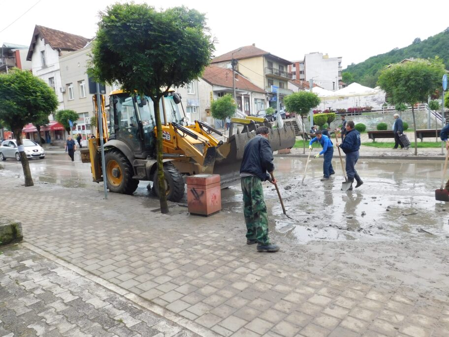 U Vladičinom Hanu otvorena linija za pomoć građanima kojima je poplava nanela štetu 10 346640698 644649894370176 2113386027906352203 n