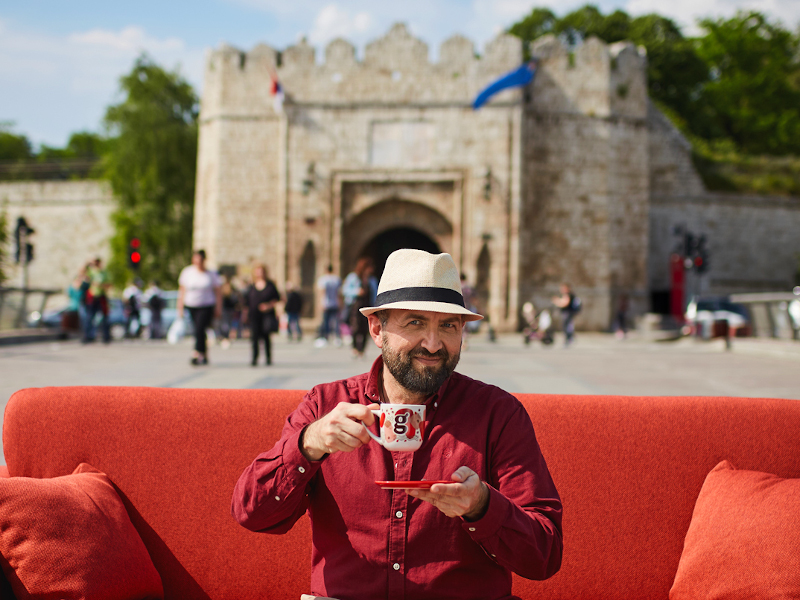 Grand kafa i Predrag Pepi Smiljković u kampanji koja slavi gostoprimstvo, otvorenosti i velikodušnost južnjaka 13 Grand kafa Nis