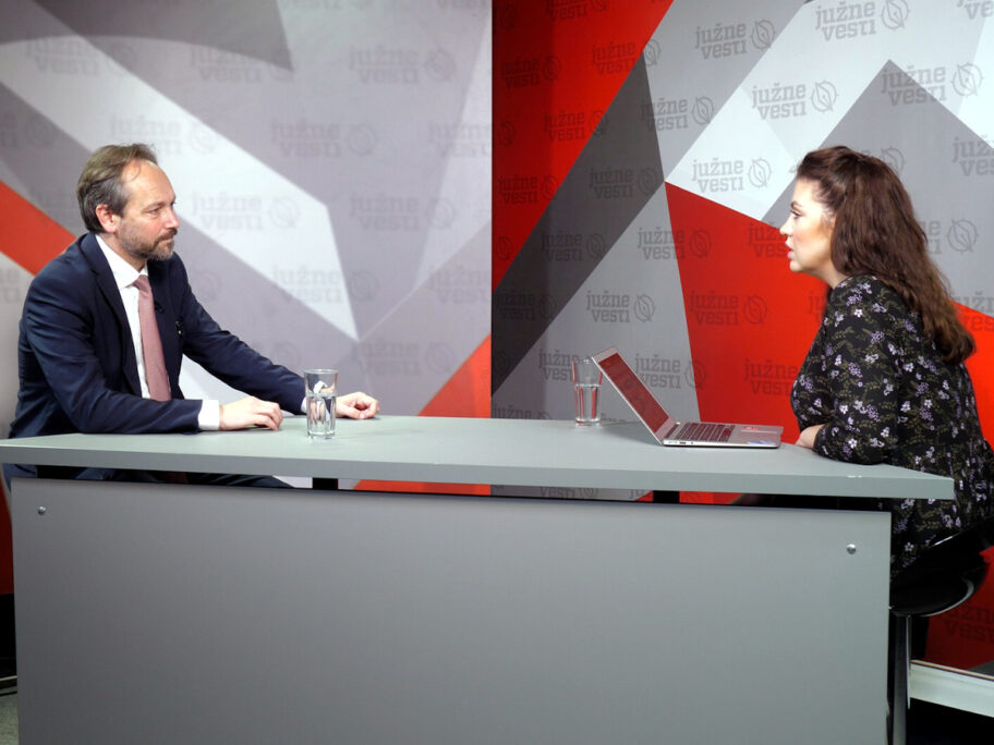 Ambasador EU o protestima: Građani imaju pravo da pokažu nezadovoljstvo i slobodno demonstriraju 6 Ambasador EU u Srbiji emisija foto JV