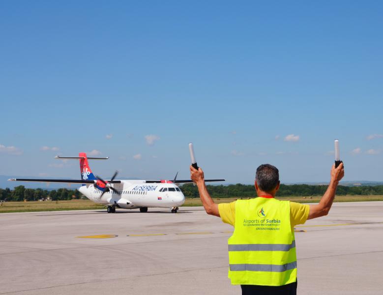 avion-nis-atina-foto-aerodrom-konstantin-veliki