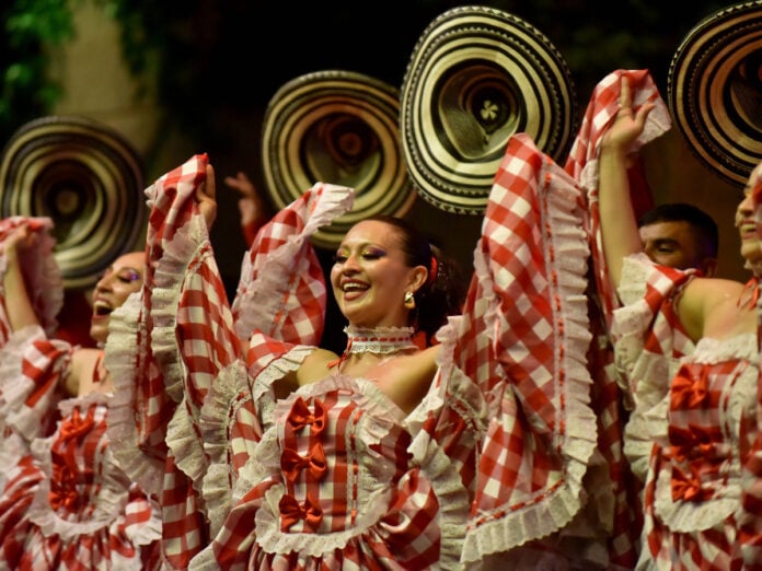 Folklorni ansambli iz Perua, Ekvadora, Kolumbije, Španije, Portugala i Bugarske nastupaju na festivalu u Nišu