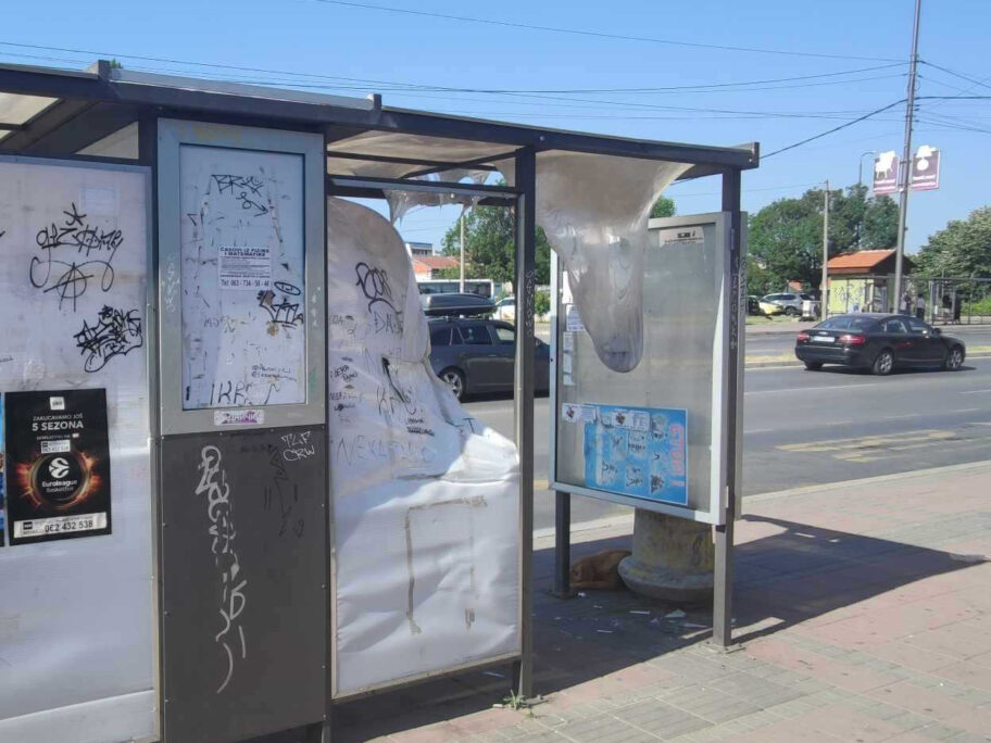 Istopljeno stajaliste Nis foto P Cvetkovic