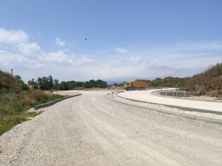 Asfaltira se najnoviji niški bulevar, građani traže prvo kanalizaciju 7 Bulevar Gorana Ostojica 1