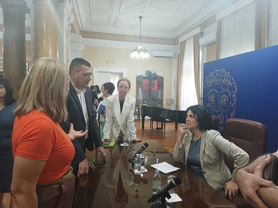 “Grad troši pare koje smo dali za zgradu koju ne zidamo” - rasprava u Gradskoj kući zbog sporne parcele 8 vrh gradnja 1