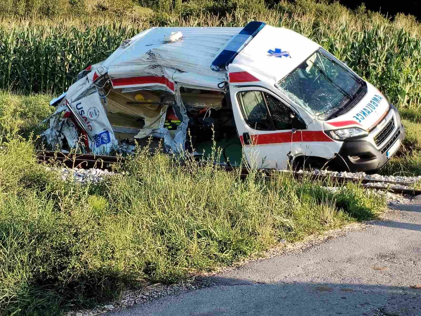 Voz udario vozilo Hitne pomoći u Svrljigu 1 voz sanitet hitna pomoc svrljig