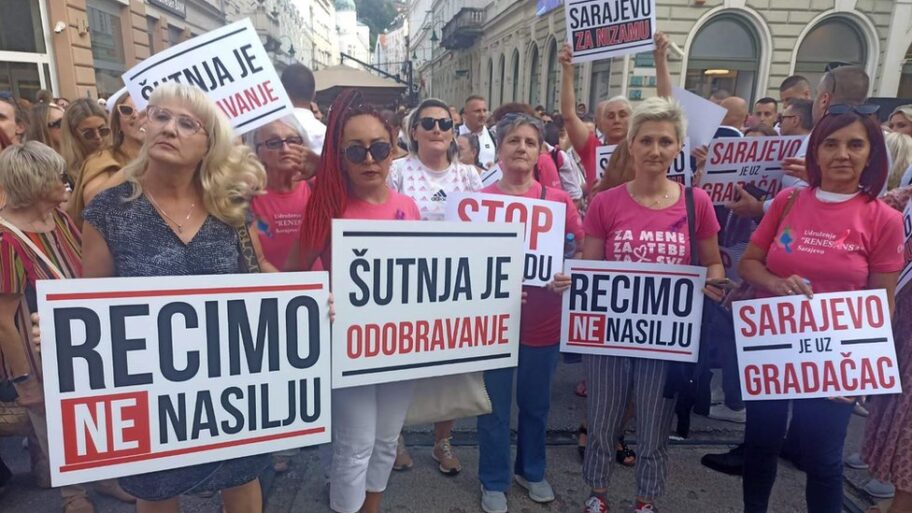 Bosna i Hercegovina i femicid: Protesti u više gradova nakon trostrukog ubistva Gradačcu kod Tuzle 14 130799806 cde15d05 e729 436a b449 73b14dd93824