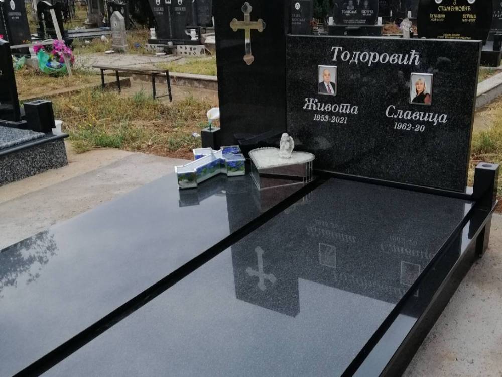 Tomb Rajderi iz Vrtište (1)