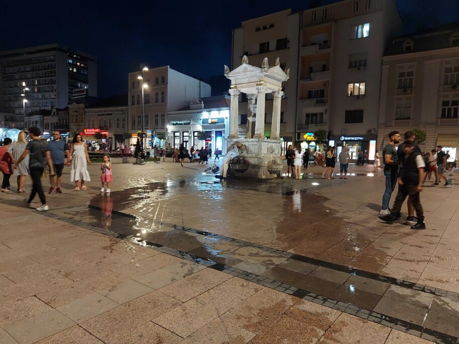 "Radi, ne radi, radi" - česma na Trgu kralja Milana opet bila u kvaru 3 cesma scaled