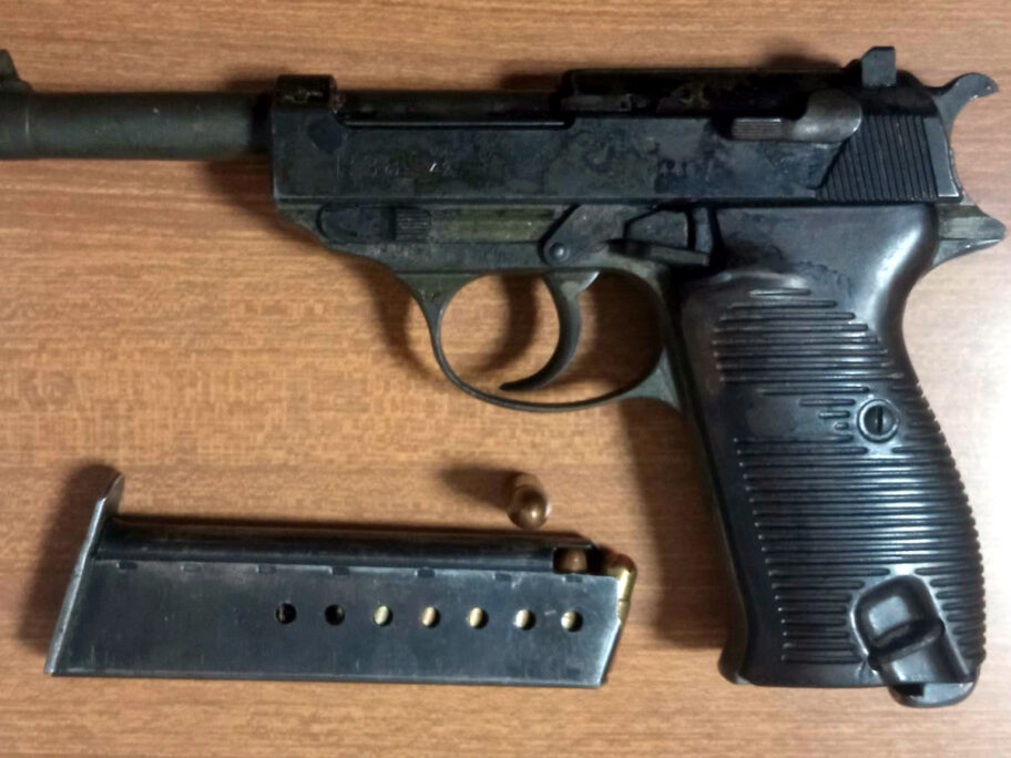 Pistolj valter foto MUP