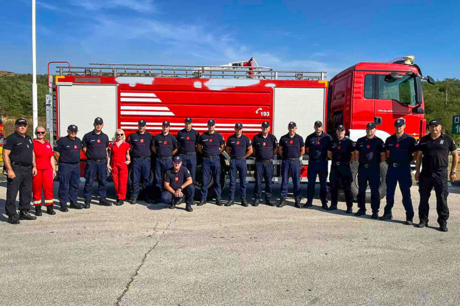 Još 16 vatrogasaca iz Niša i drugih gradova krenulo u Grčku zbog požara 7 vatrogasci foto mup