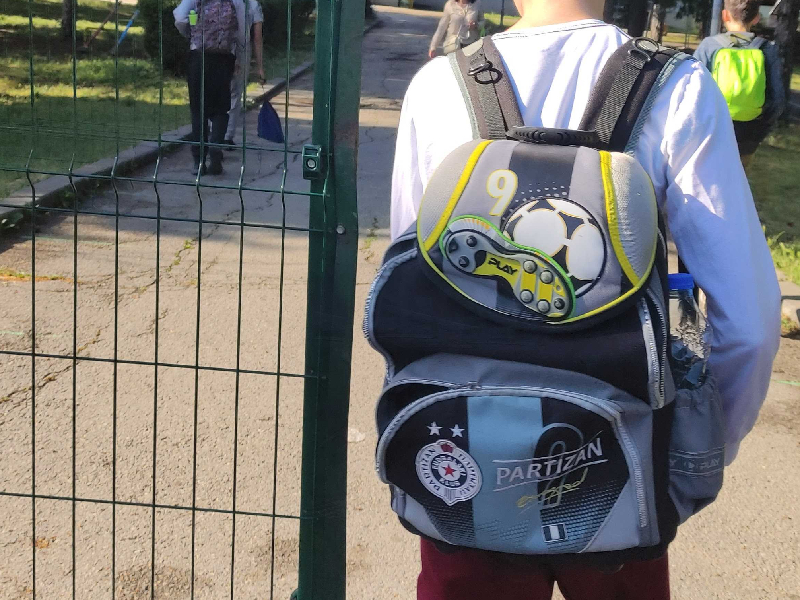 skolski ranac, skola, djak, ucenik, foto Ljubica Jocic