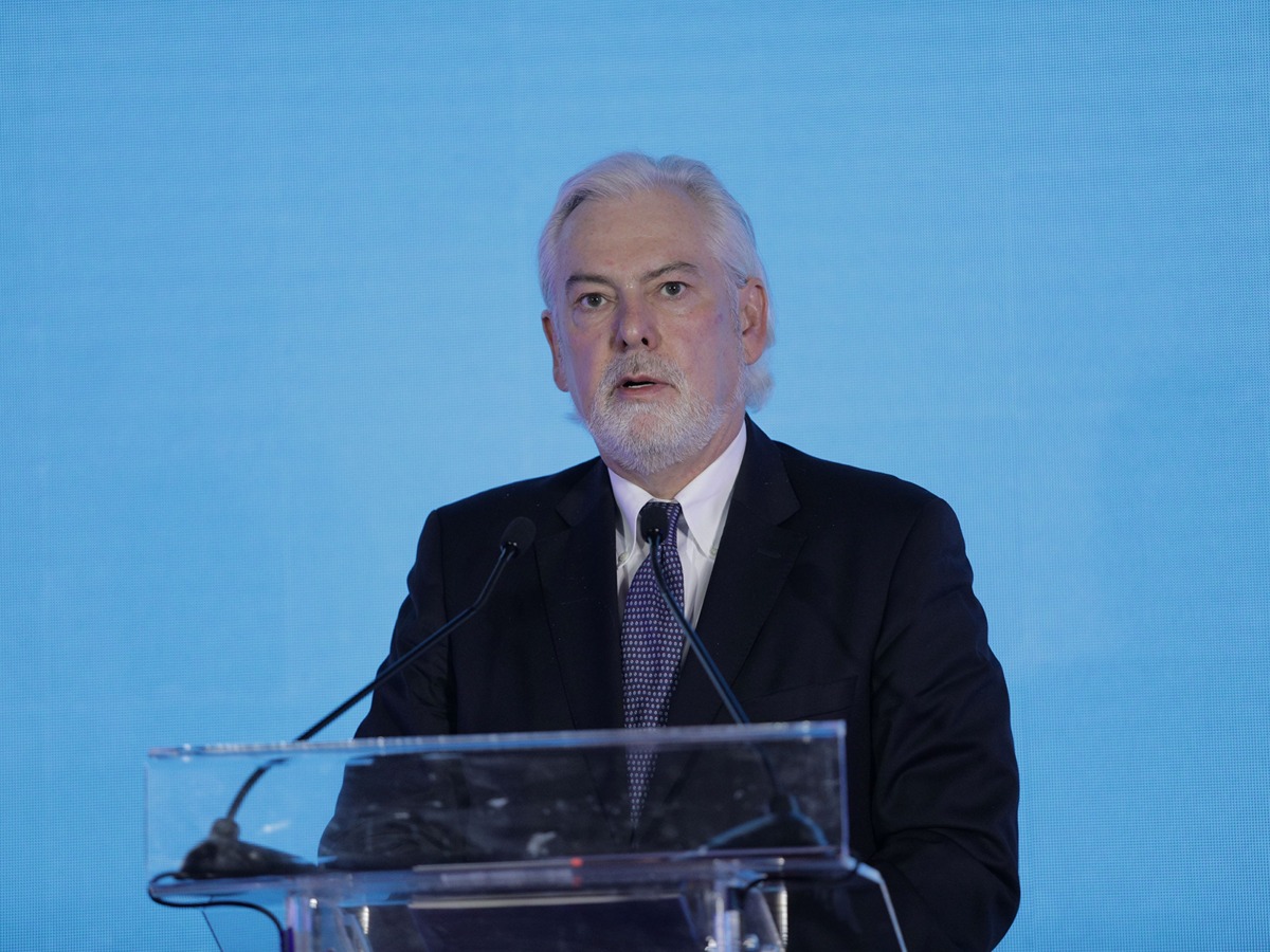 Jacek Olczak, filip moris