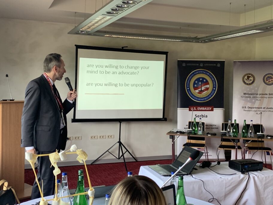 Američki sudija: "Kritično je što veći deo krivičnopravog postupka u Srbiji kontrolišu sudije" 8 Kinan Stara planina 3