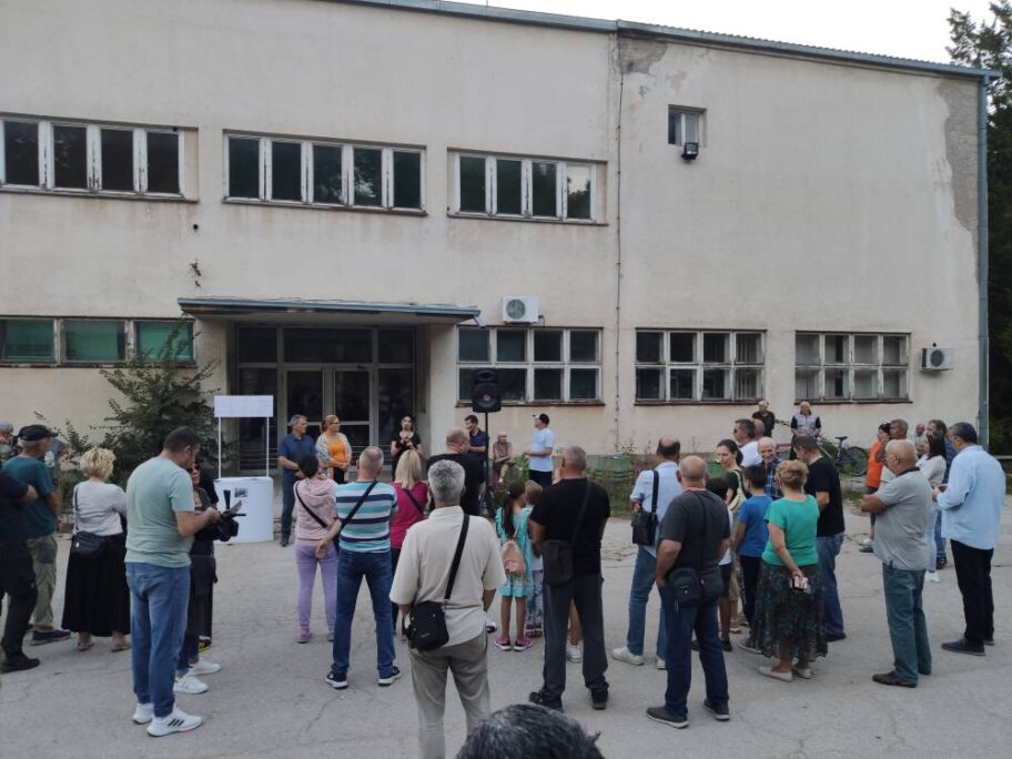 Nakon protesta u Knez Selu - Komesarijat kratkim saopštenjem uverava da neće biti migranata 6 Protest Knez SElo 2