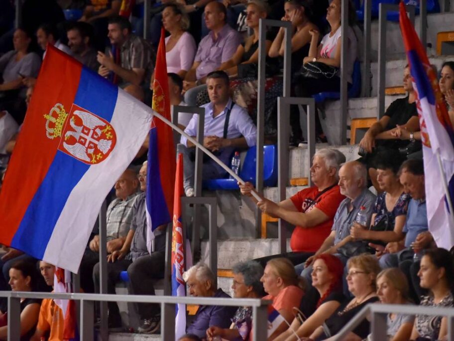 Dan srpskog jedinstva, slobode i zastave u Nišu - obezbeđenje sprečilo ljude da izađu ranije iz “Čaira” 6 Dan slobode i zastave Vucic 6