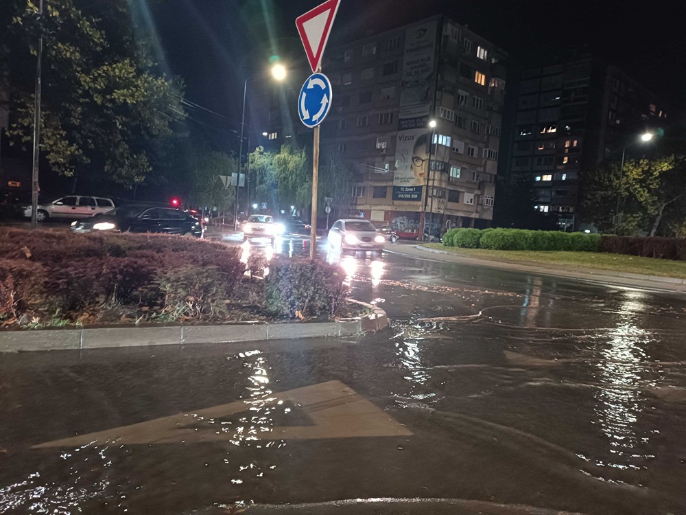Brojne niške ulice poplavljene nakon pljuska 1 nevremme 8