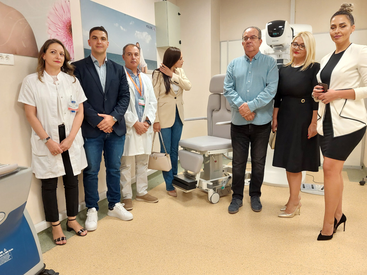 Donacija stolica1; foto: UKC Niš