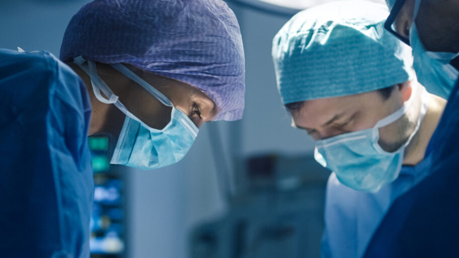 131063190 surgeon gettyimages 864573912