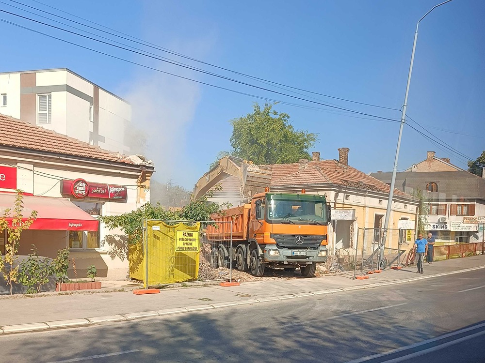 Pripreme za zidanje zgrade kod Mosta mladosti - jedna kuća srušena, od druge ostaje samo fasada 1 djokic gradnja 102
